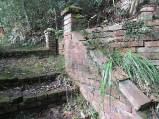 赤レンガの階段